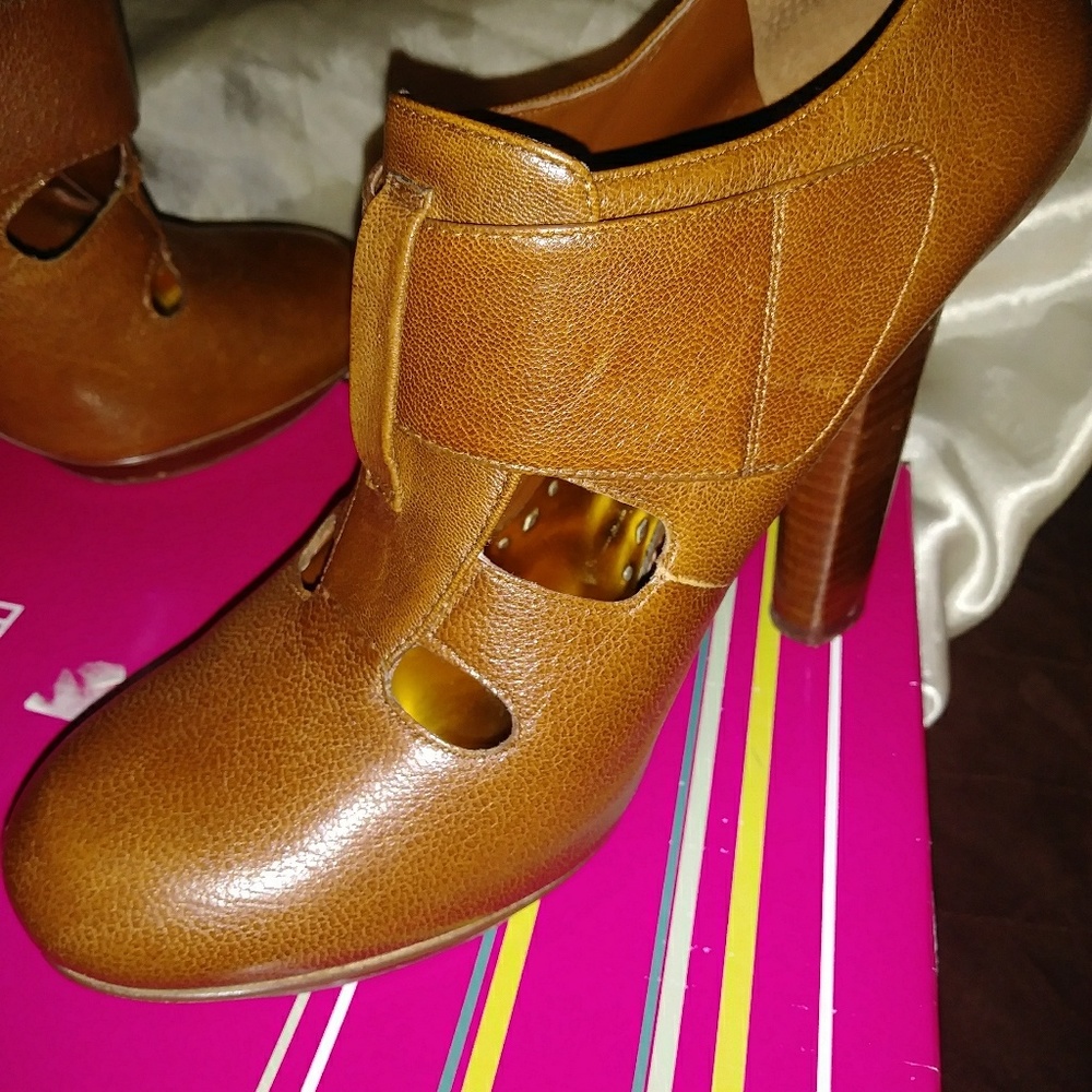 Shoes - Picture 3 of 7